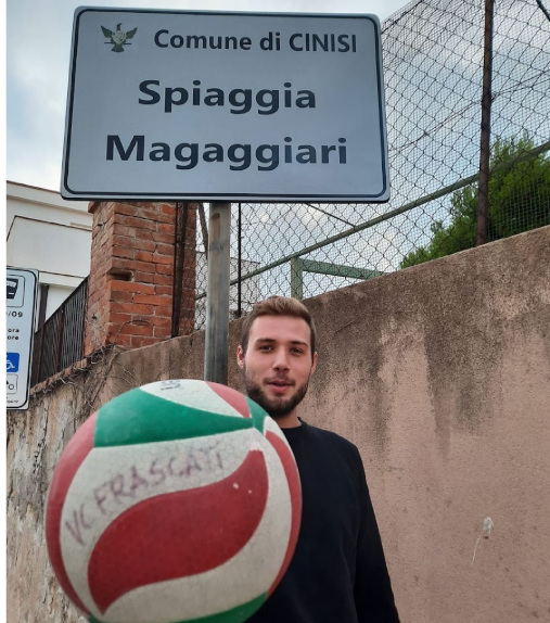 enrico col pallone ritrovato in siciliar