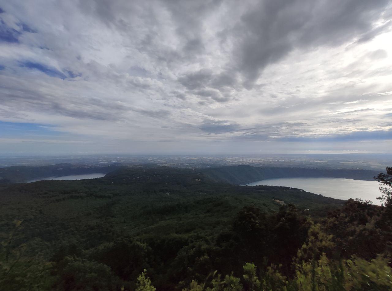 Lago-di-Nemi-e-Lago-Albano-visti-dal-Belvedere-di-Monte-Cavo