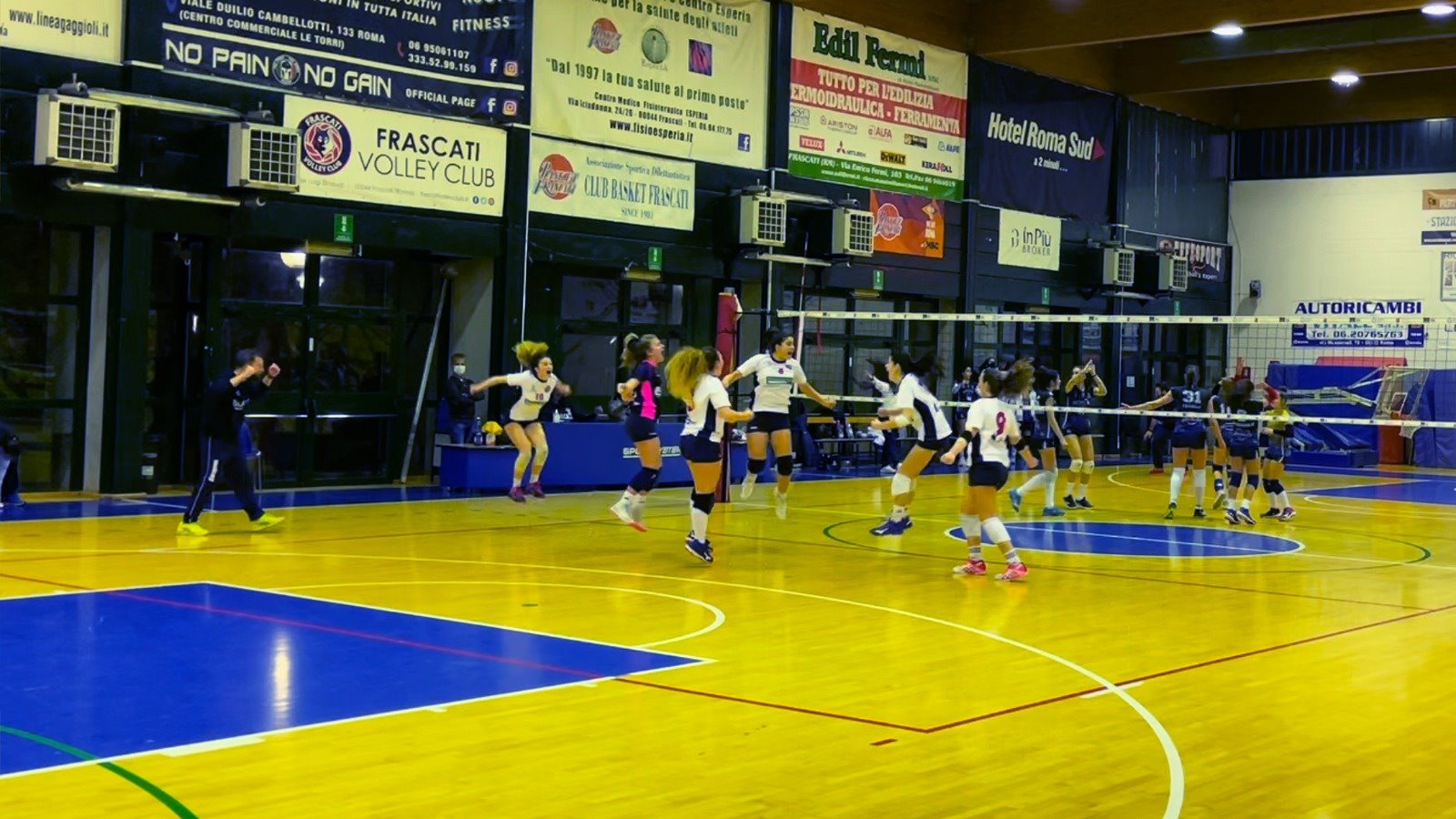 under 15 esulta dopo ultima vittoria